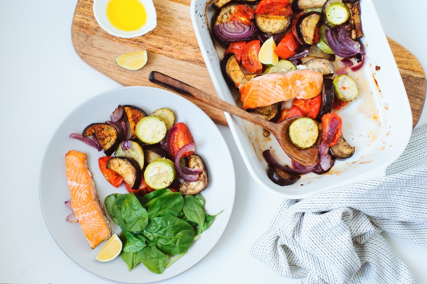 LAchs auf Gemüsebett