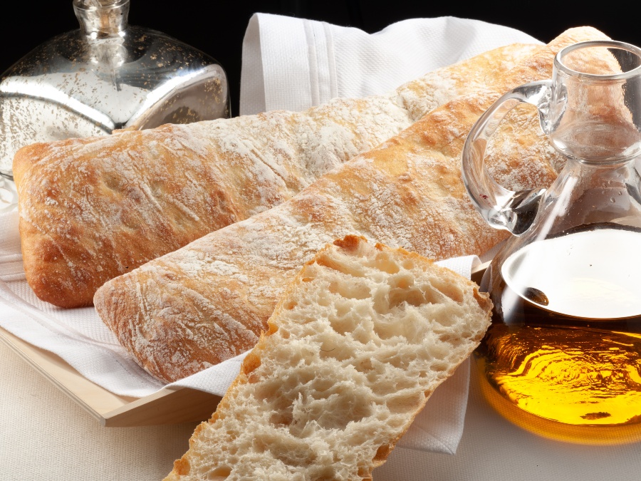 Das Ciabatta in der spanischen Variante zu Tapas heißt "Pan de Cristal" Pan de Cristal