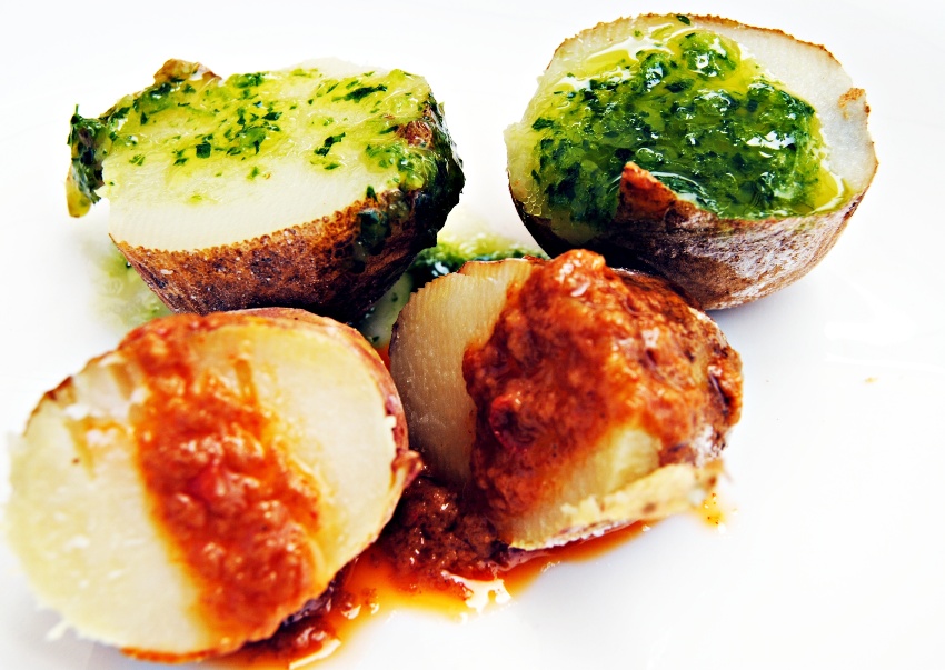 Patatas con salsa Patatas con salsa - Kartoffeln mit Salsa