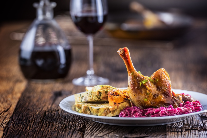 Entenkeule auf Blaukraut - Der perfekte Wein fürs Weihnachtsessen