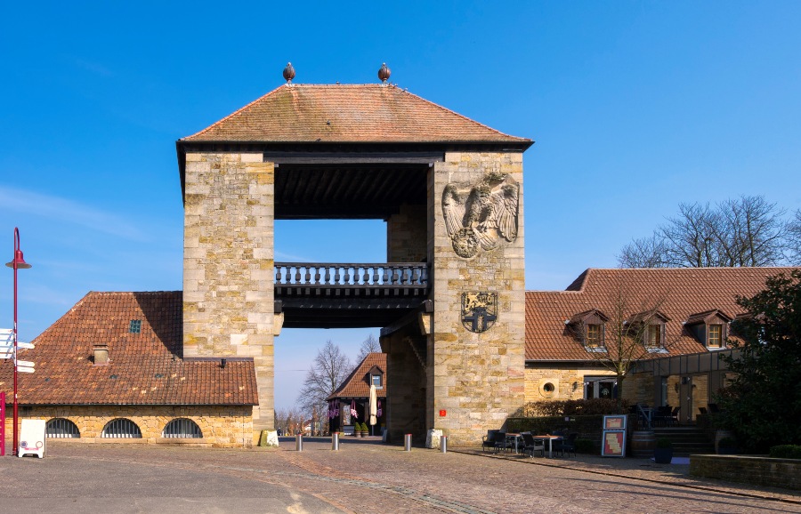 Das Deutsche Weintor - Beginn der Deutschen Weinstraße Das Deutsche Weintor - Beginn der Deutschen Weinstraße