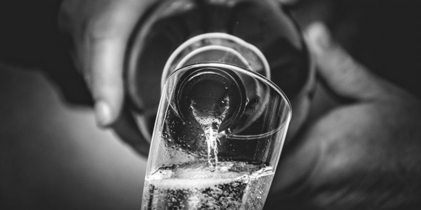 Schaumwein wird eingeschenkt - Was ist Crémant?