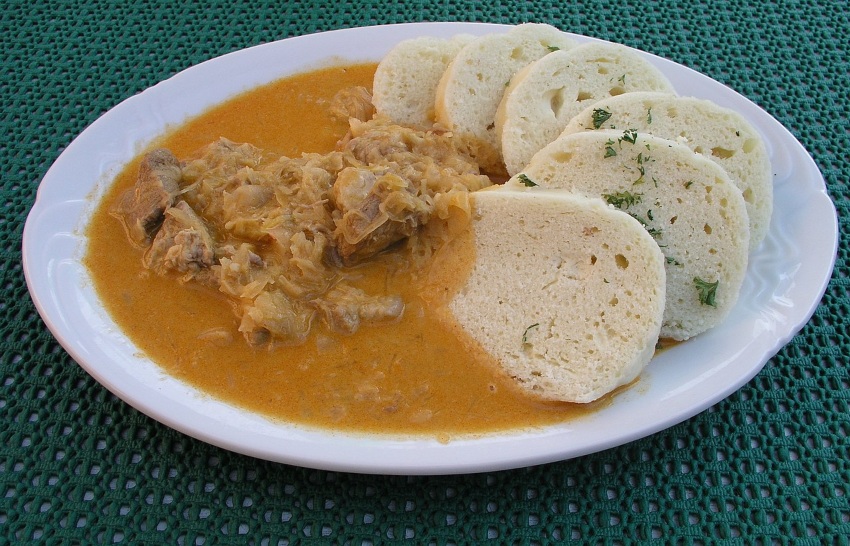 Szegediner Gulasch mit böhmischen Knödeln Szegediner Gulasch mit böhmischen Knödeln